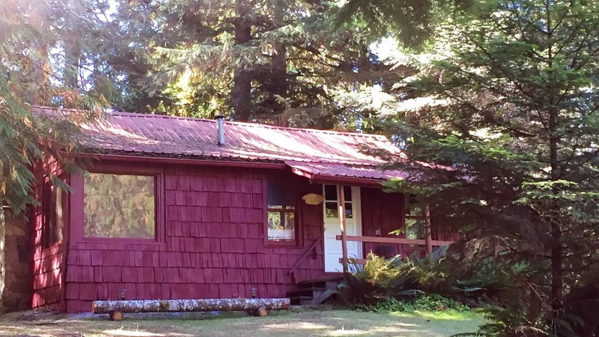 Ashford Cabin | Historic Family Cabin just 0.4 miles from Mt. Rainier entrance