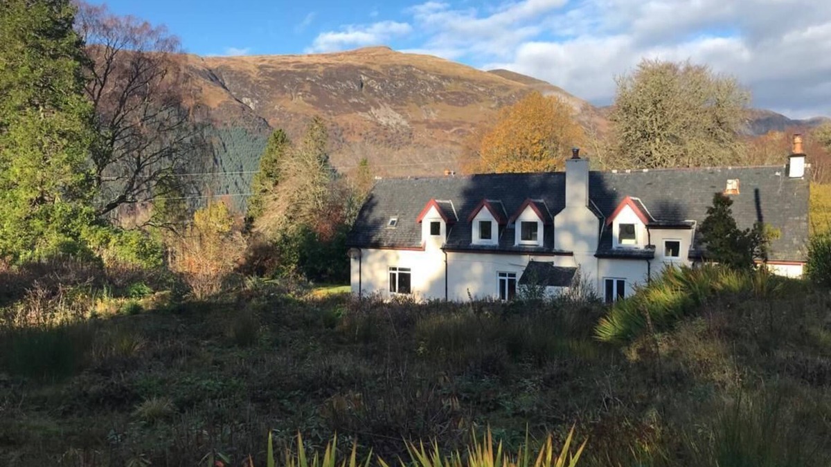 Letterfinlay House | Historic family home with stunning views of Loch Lochy and private beach