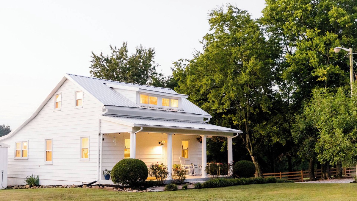 Cheatham County Other | Historic Farmhouse w Pond/Firepit/porch swing/Horses near Nashville