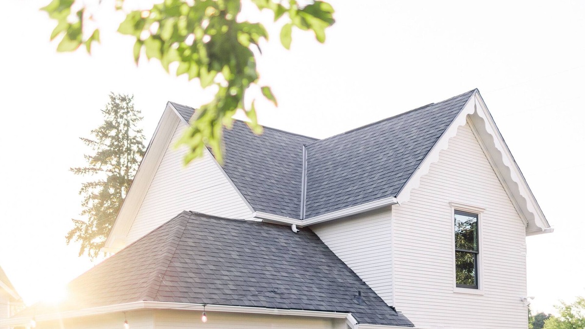 McMinnville Other | Historic Farmhouse Walking Distance to 3rd Street - Fire Pit, Cornhole, BBQ