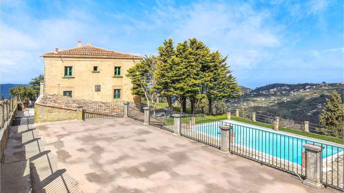 Ficarra House | Historic, generously equipped villa with magnificent views.