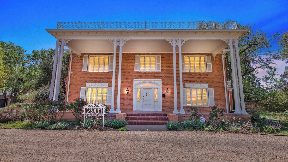 Lubbock House | Historic Governor’s Mansion across from Texas Tech