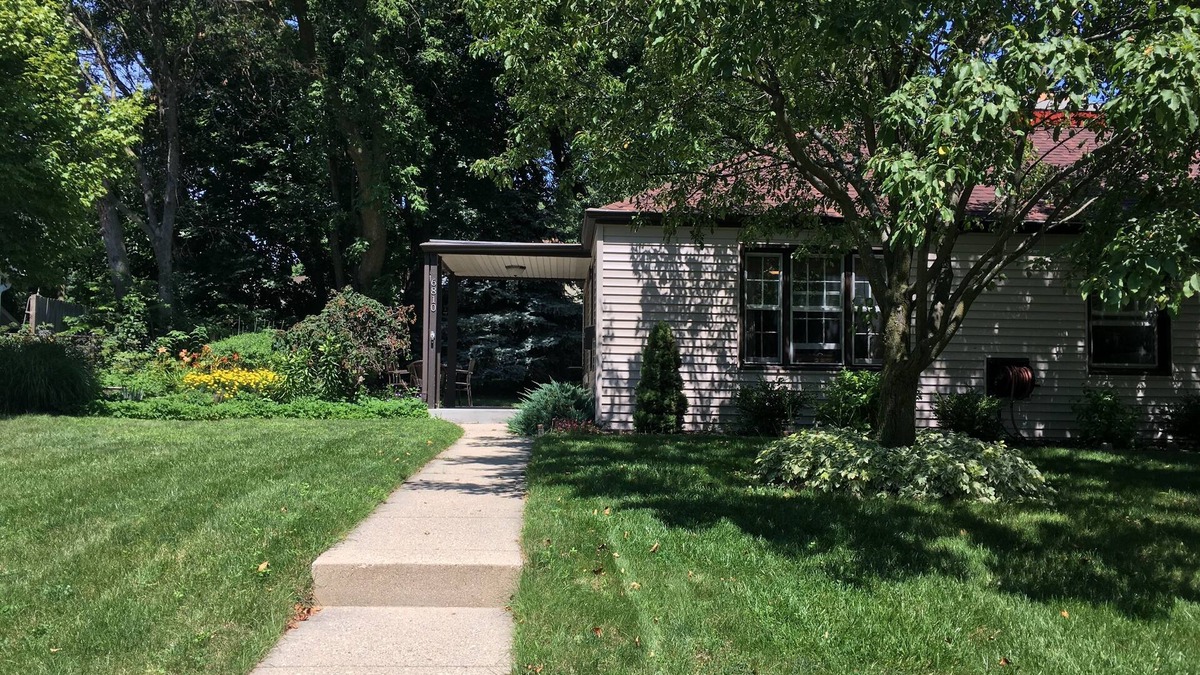 Greendale House | Historic Greendale Original within short walking distance of the quaint village