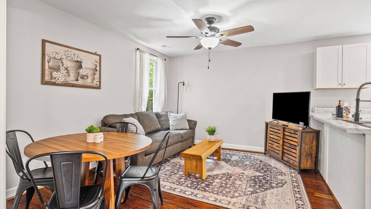 Lynchburg House | Historic Hill City Retreat- 10min to LU/3min to UL