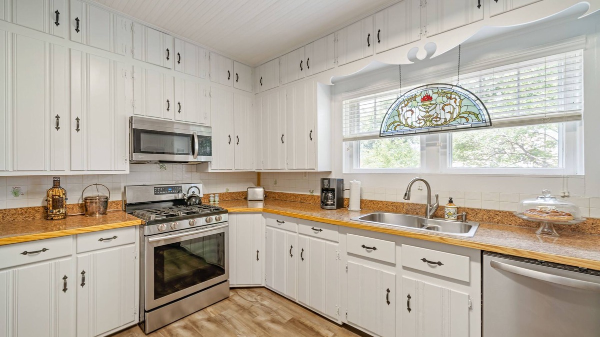 Jasper House | Historic home in downtown Jasper with shaded patio, grill, mountain views & AC