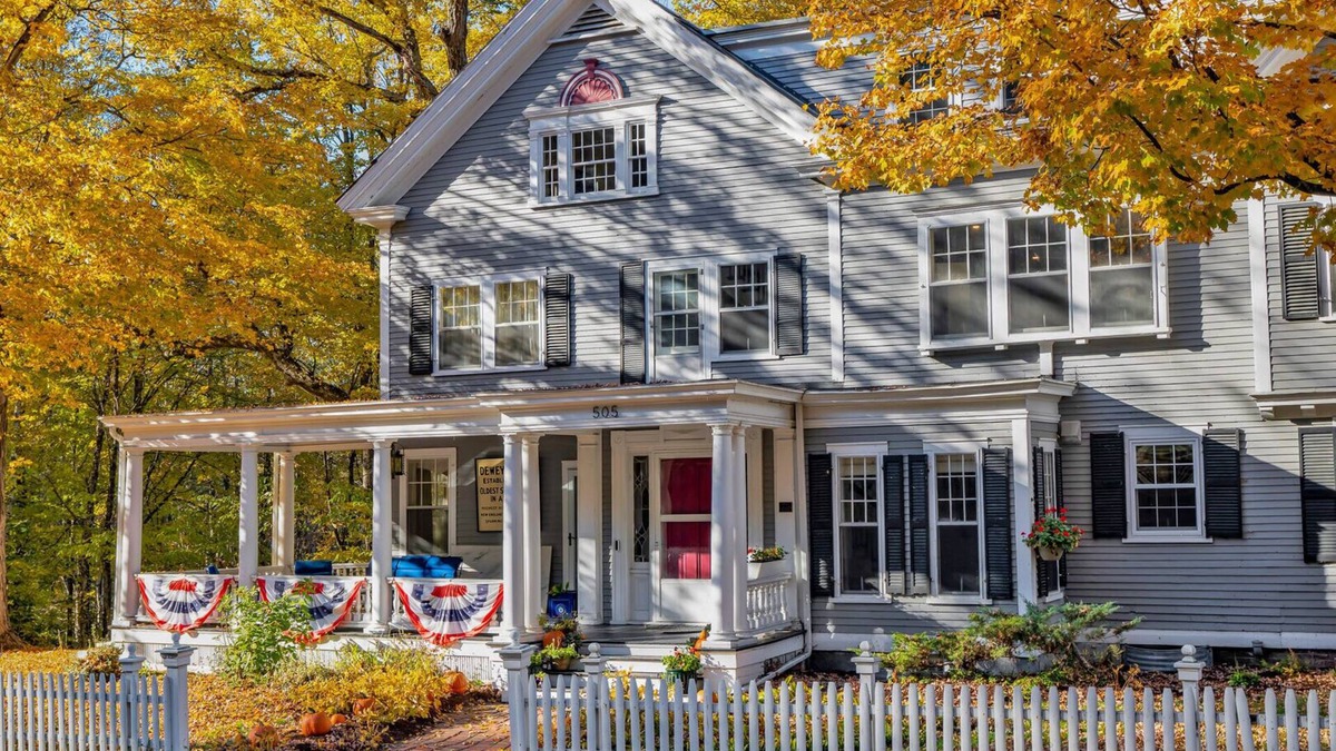 Quechee House | Historic Home on Dewey Pond - The Dewey House