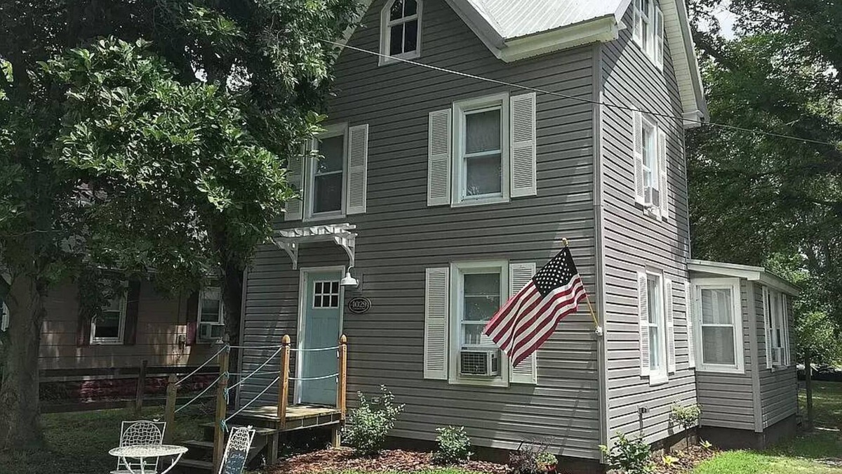 Ewell House | Historic home on Smith Island w/dock!