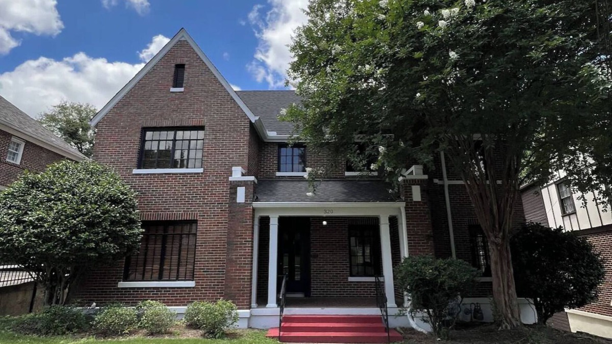 Tuscaloosa House | Historic Home, Parks 6 Cars, 2min walk to the Strip, then 10 min Stadium Stroll.