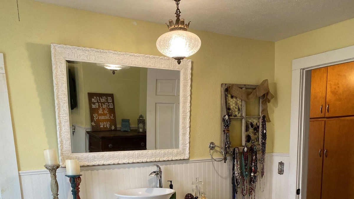 Thomas House | Historic Home with hard wood and charm room for the entire family.
