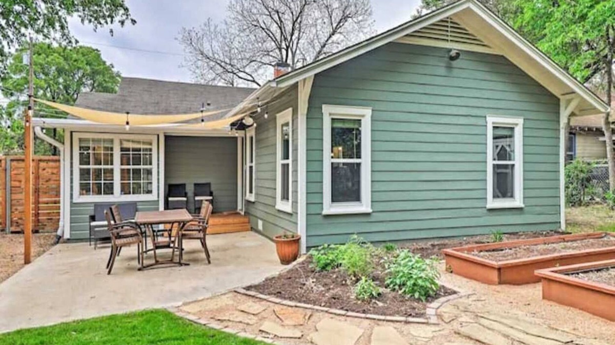 Belton House | Historic House Across From UMHB & 3 Miles to Expo
