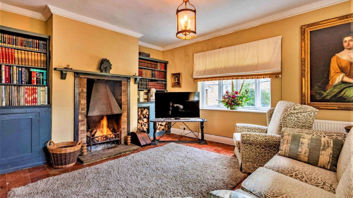 Twywell House | Historic House by River Nene & Beach Access