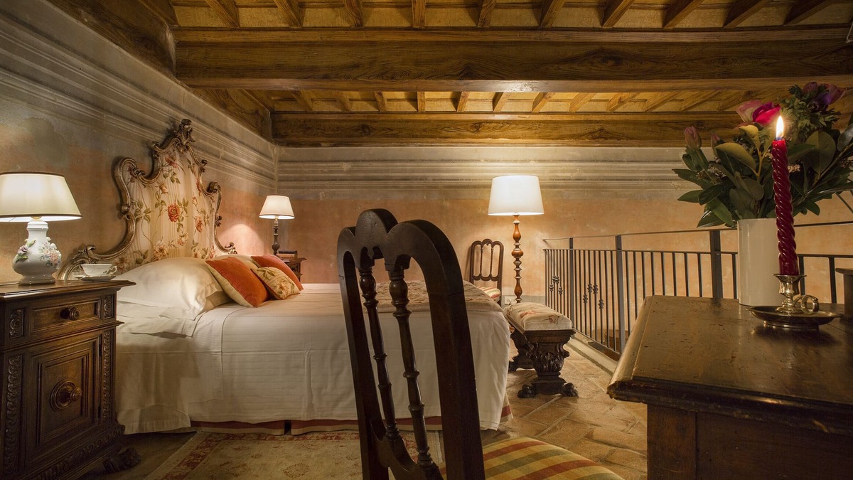 San Pietro in Bossolo Villa | Historic home in the heart of Chianti Villa Fillinelle suite Naldini