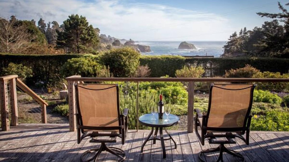 Little River House | Historic La Bella Vista - Walk to Van Damme State Park Beach!