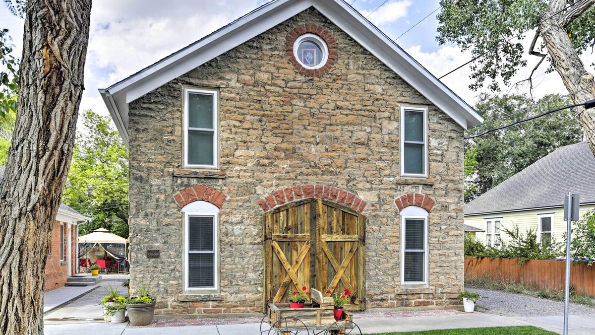 Laramie Condo | Historic Laramie Condo - 3 Blocks to Downtown & UW