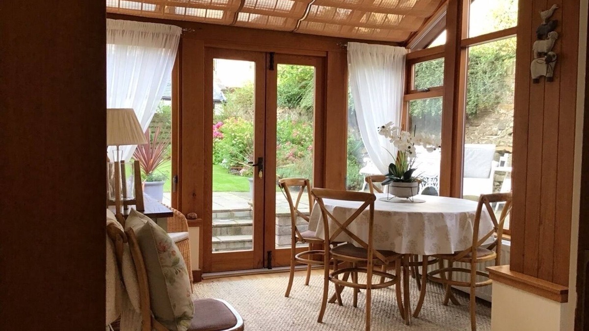 St. Andrews Cottage | Historic Listed COTTAGE withCONSERVATORY & GARDEN centre of St Andrews sleeps 6