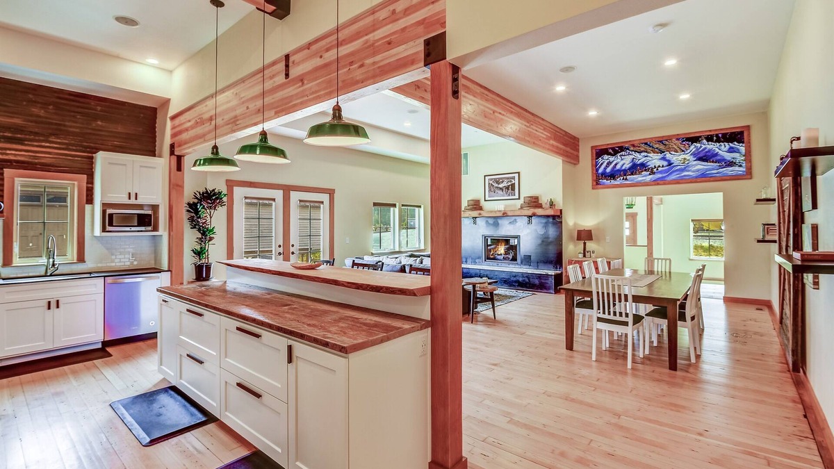 Skykomish Cabin | Historic luxe lodge in heart of Cascades