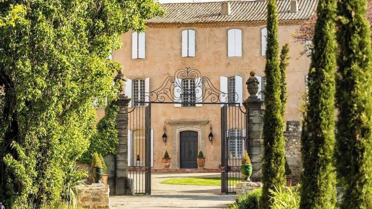 Caunes-Minervois Apartment | Historic Luxury and Modernity in the Heart of Minervois