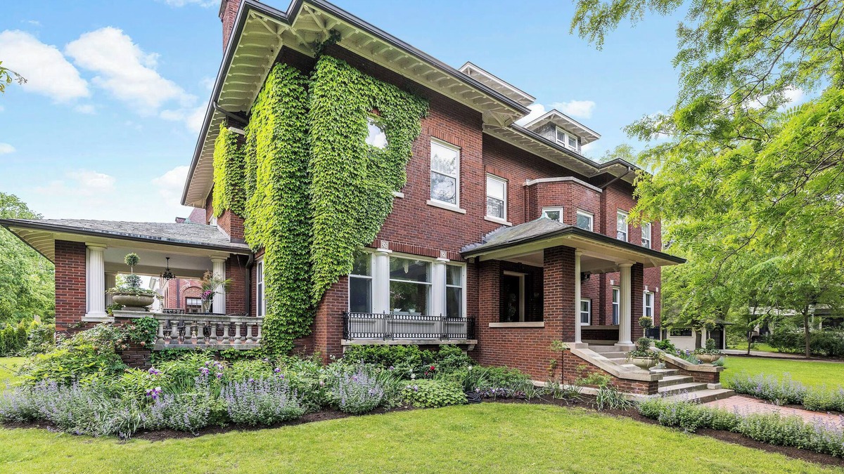 South Evanston House | Historic Manor House Private Guest Suite Evanston