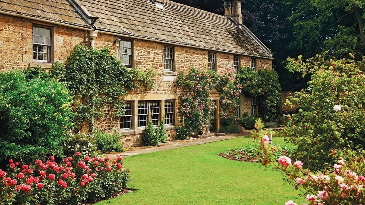 Whalton House | Historic manor house with full size snooker table surrounded by mature gardens.