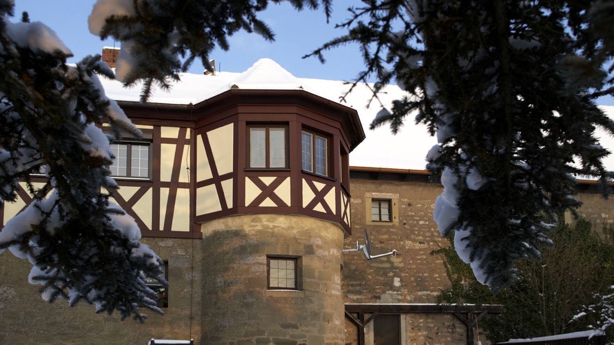 Erlabronn Apartment | Historic manor in the Steigerwald with swimming pool and sauna