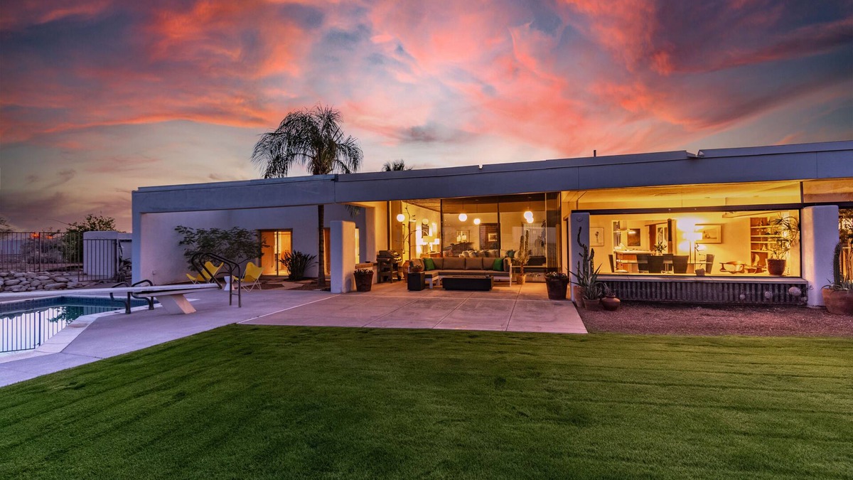 Casas Adobes House | Historic Mid-Century Modern House in the heart of Tucson's Catalina Foothills