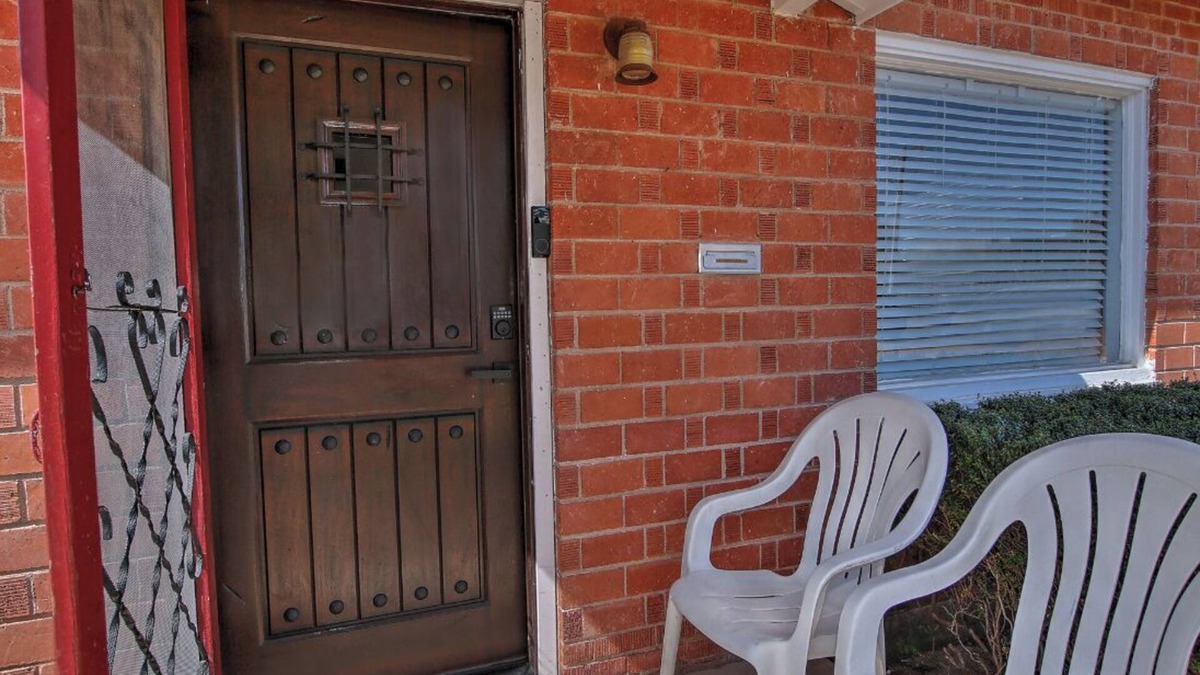Encanto Apartment | Historic Midtown Phoenix Red Brick 2 Kings