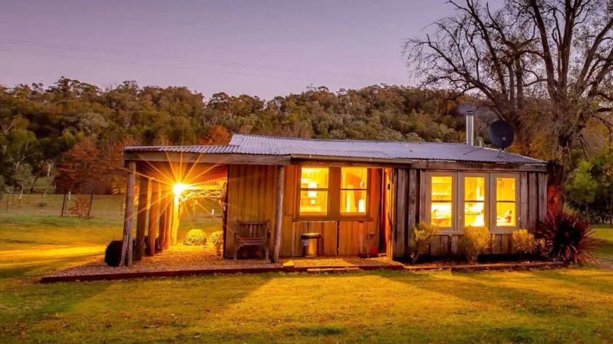 Howqua Cabin | Historic Miners Cottage on Howqua River