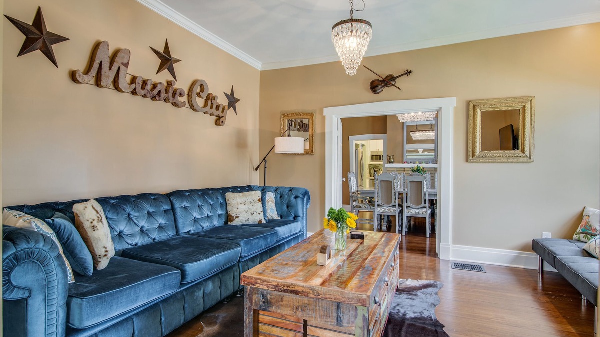 Nashville House | Historic Nashville White House,Close To Downtown&Greenway,Sleeps 12,Fenced Yard!