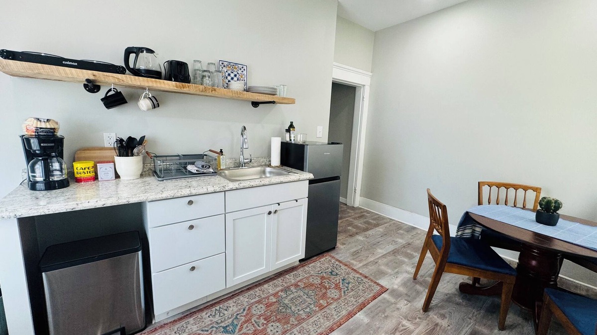 Marion Apartment | Historic Prohibition Home 2 Bedroom Apartmentn