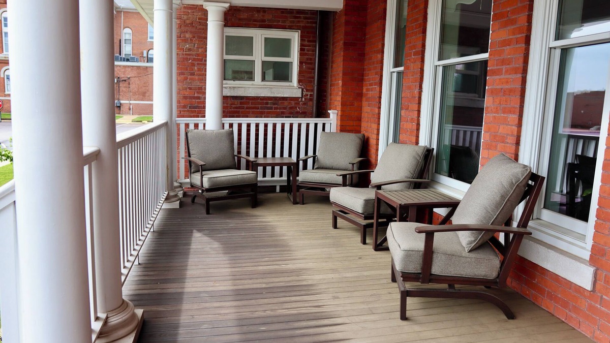 Hillsboro Hotel | Historic Red Rooster Inn