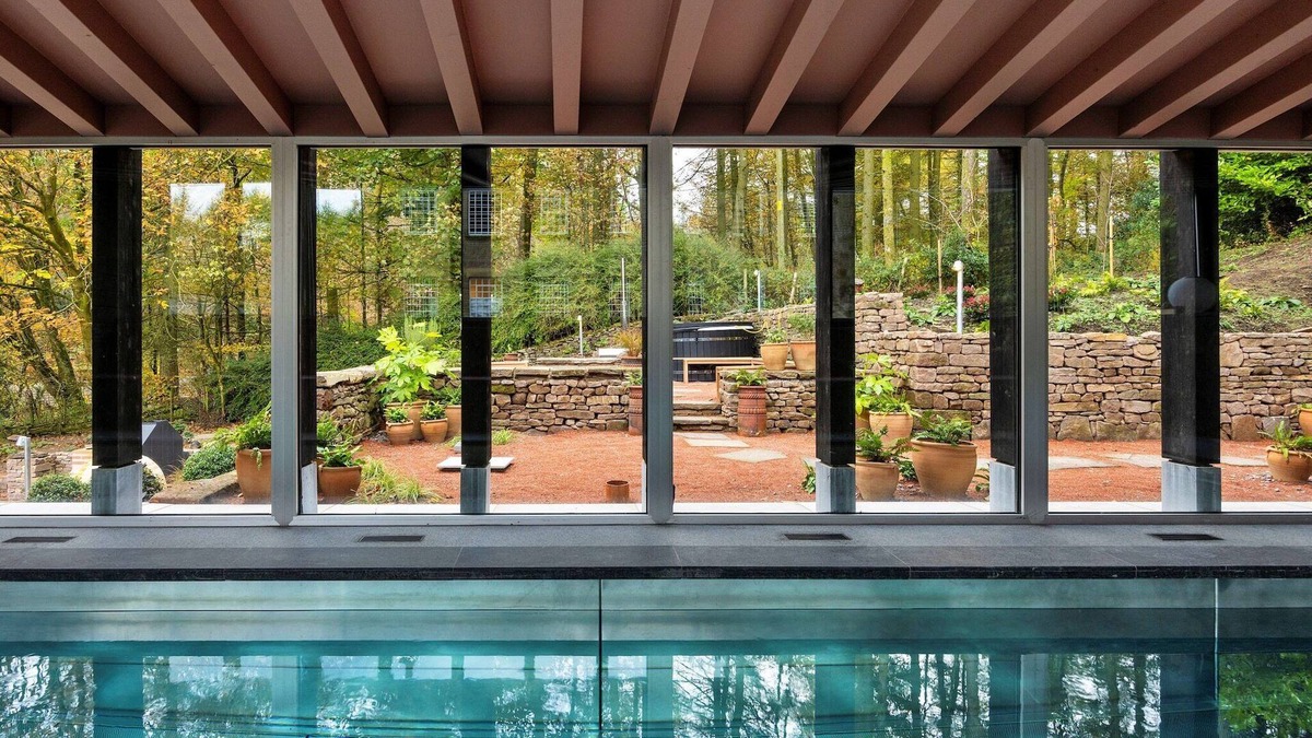 Macclesfield House | Historic Retreat in Peak District by River Dane