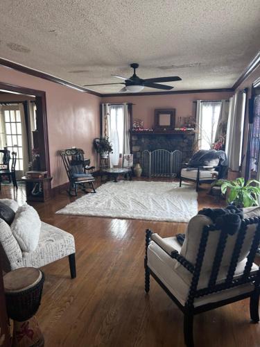 Detroit House | Historic Retreat