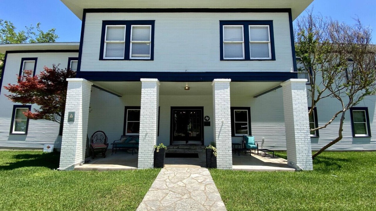 Glen Rose Apartment | Historic Riverside Inn Breakfast + Tavern