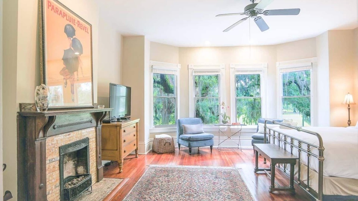 Savannah Victorian District House | Historic Row Home Across from Forsyth Park w/King by Lucky Savannah
