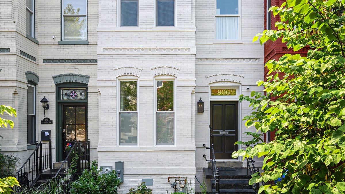 Logan Circle House | Historic Row House, 2 Blocks to Convention Center & Metro