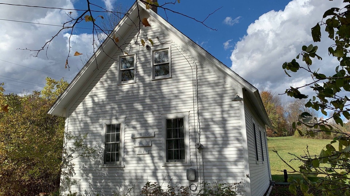 Braintree House | Historic Schoolhouse in Rural Vermont Beauty Spot