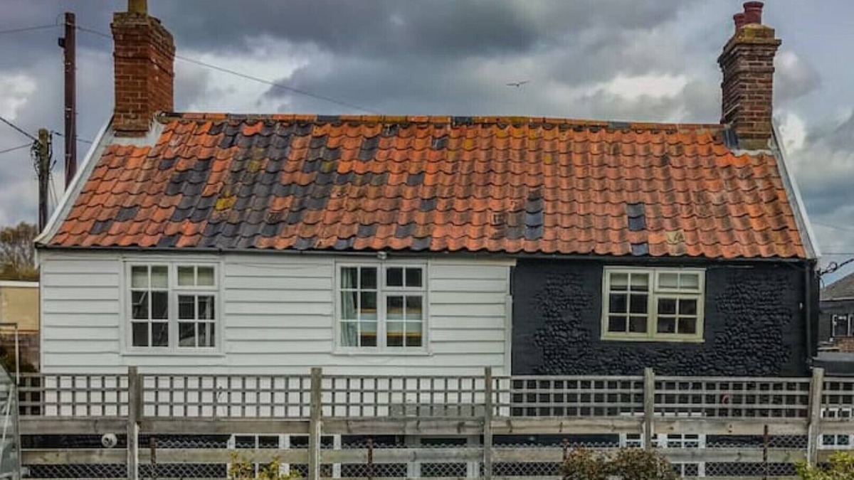 Kessingland Cottage | Historic seafront cottage, projector, piano etc