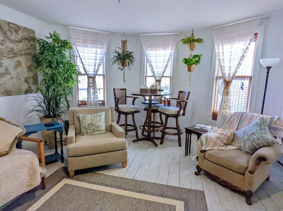 Tahlequah Apartment | Historic spacious 1 bd. Apt in heart of Tahlequah