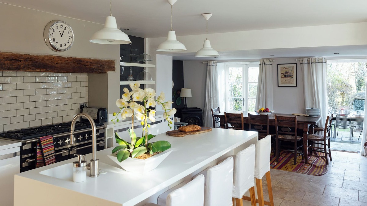 Malmesbury Cottage | Historic spacious village cottage - perfect getaway for friends and families!