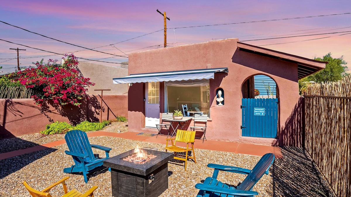 Sam Hughes Apartment | Historic Studio Guesthouse Casita 2 Blocks from the UofA - Low Summer Rates! 🏡