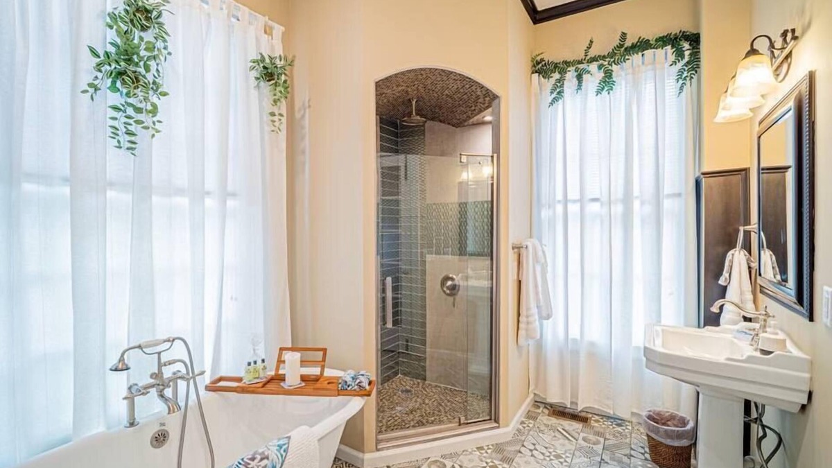 Marietta Apartment | Historic Tate House Apartment by Marietta Square