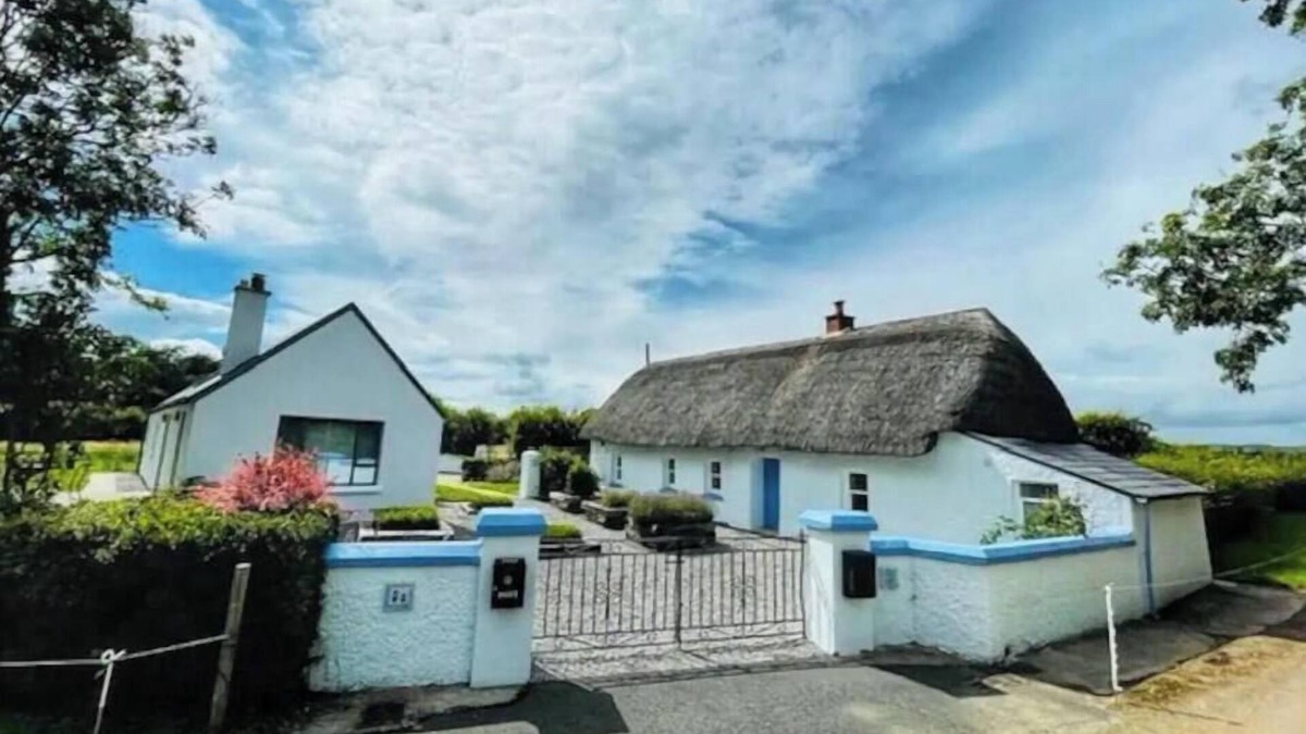 Tullaroan Cottage | Historic Thatched Cottage Getaway in Kilkenny