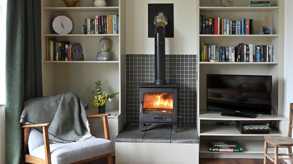 Clifden House | Historic Townhouse in Clifden with courtyard+ balcony overlookingnClifden Bay