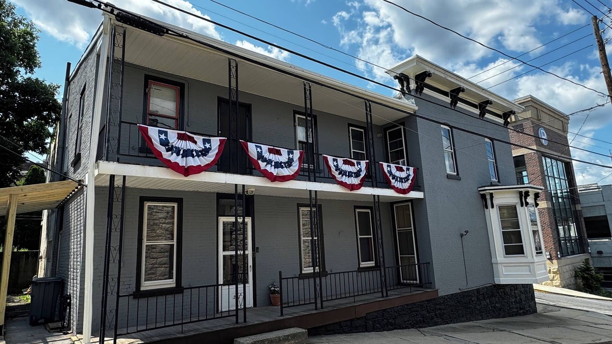 Pottsville House | Historic Townhouse near Yuengling