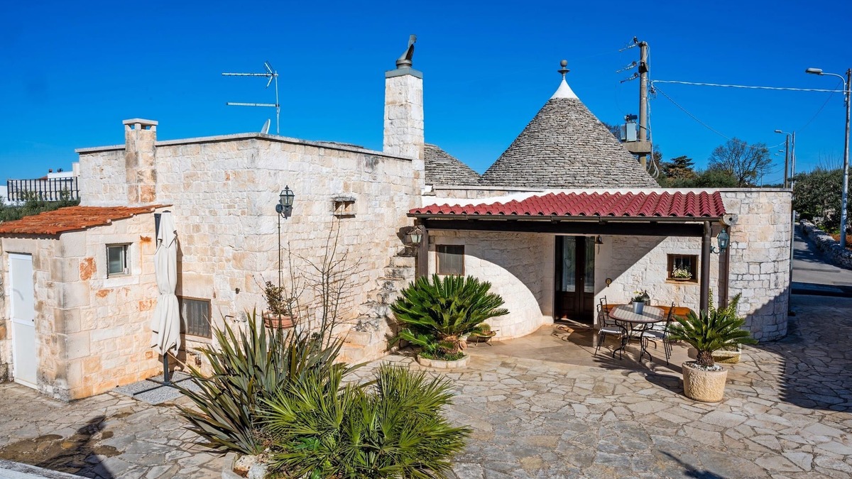 Coreggia Villa | Historic trulli surrounded by ancient olive trees