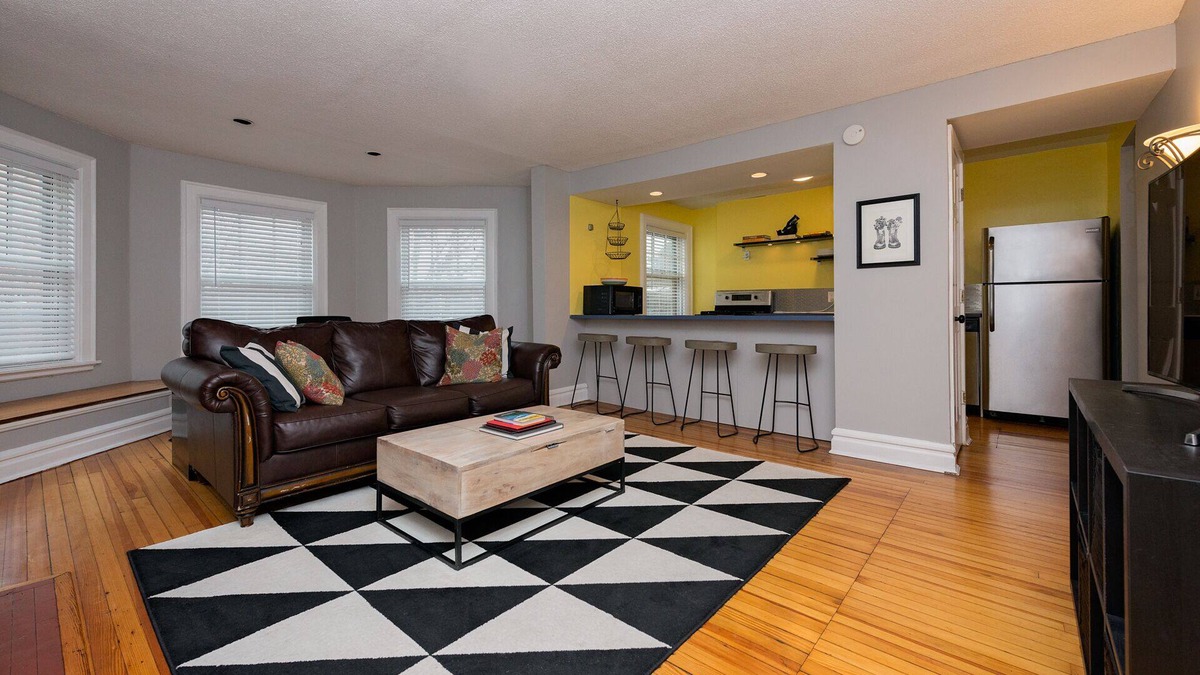 Hartford Apartment | Historic Victorian Apartment, Close to Downtown, Hospital, Capitol