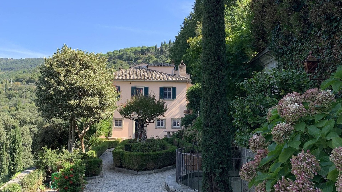 Cortona Villa | Historic Villa in the heart of Tuscan wine country!