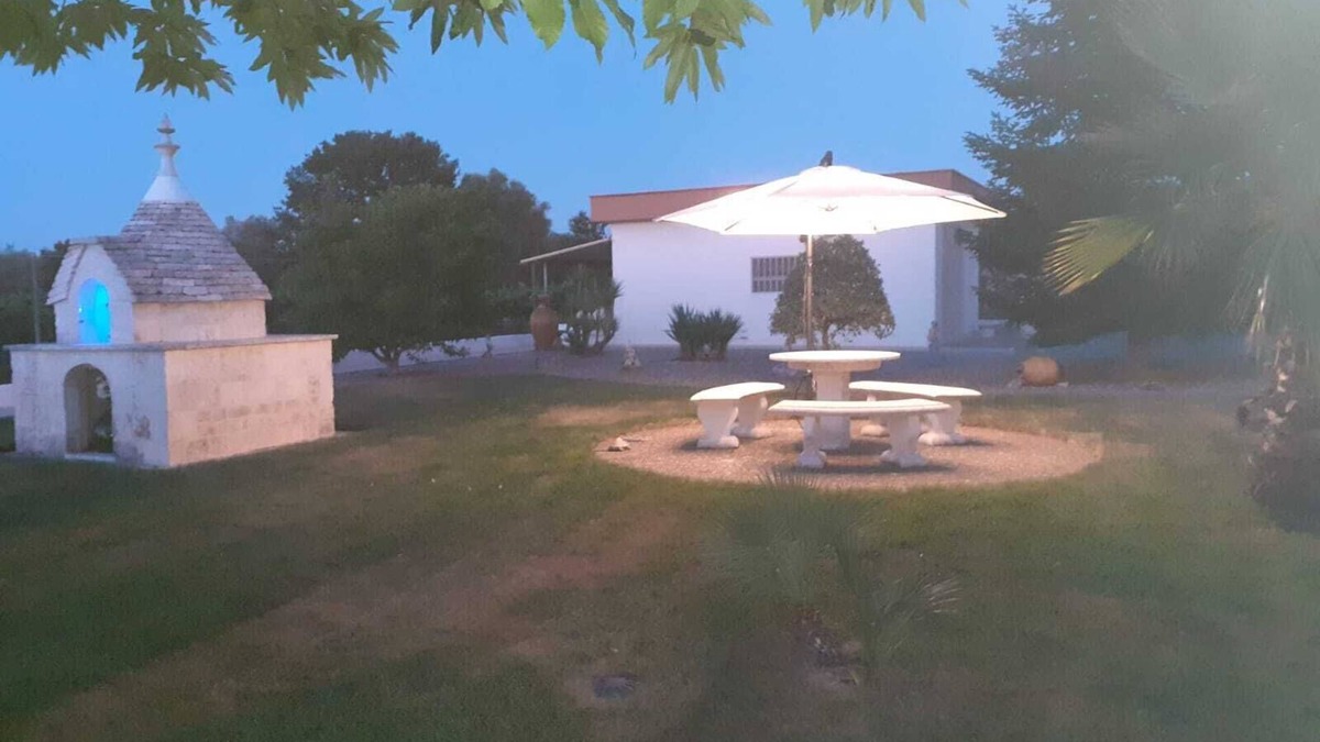 Ostuni Villa | Historic villa with trulli in Valle D'itria surrounded by nature