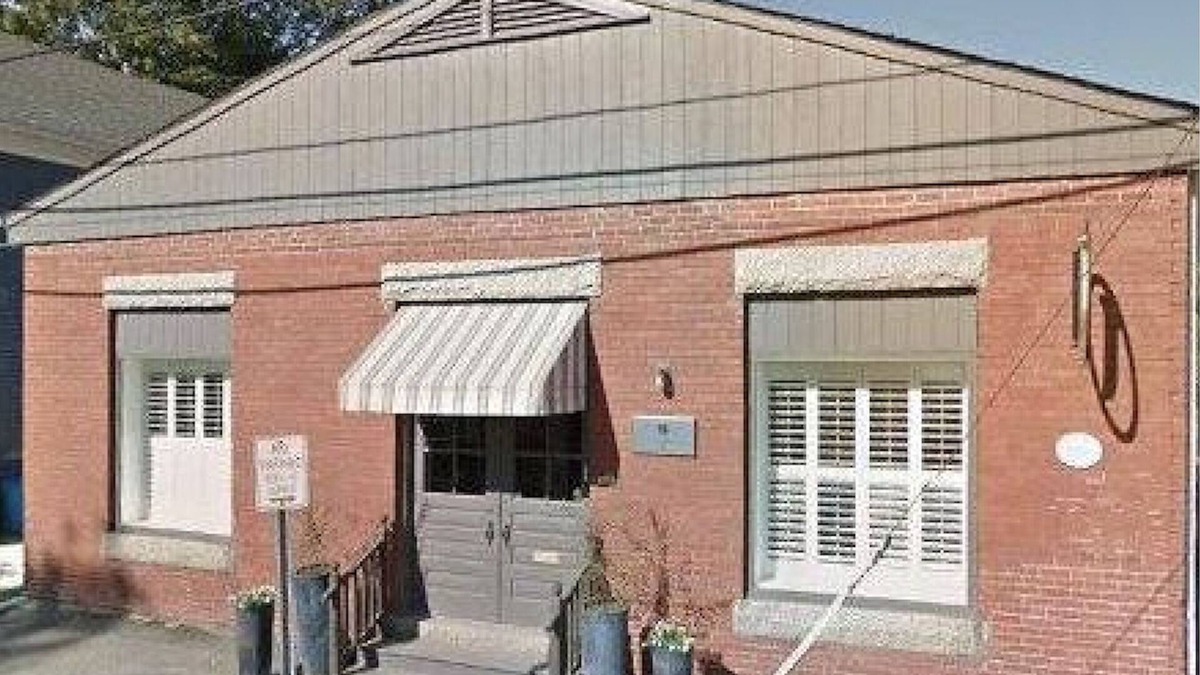 Warren Apartment | Historic Waterfront District., for lovers of art, restaurants, unique shops, nn