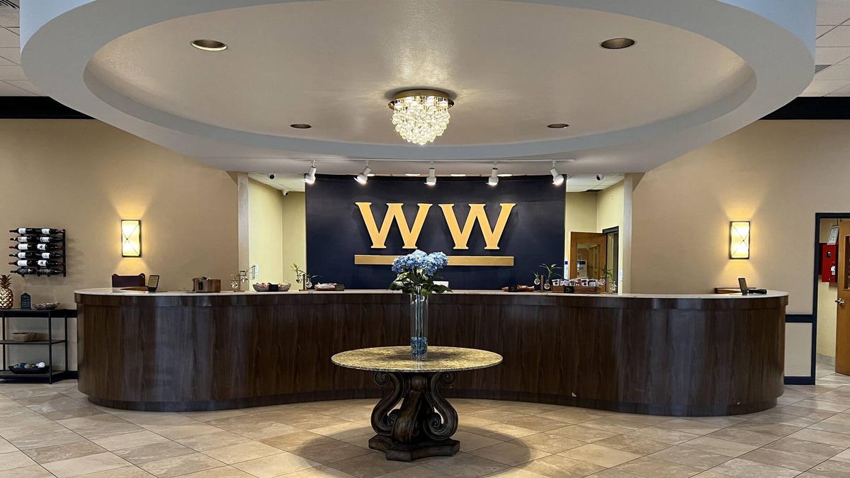 Olive Branch Hotel | Historic Whispering Woods Hotel & Conference Center